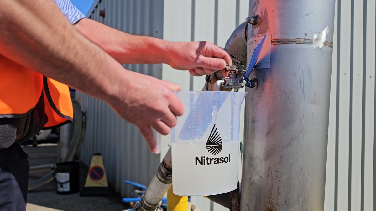 Straight Liquid Nitrogen vs Nitrogen & Sulphur Liquid Fertilisers: A Clear Comparison
